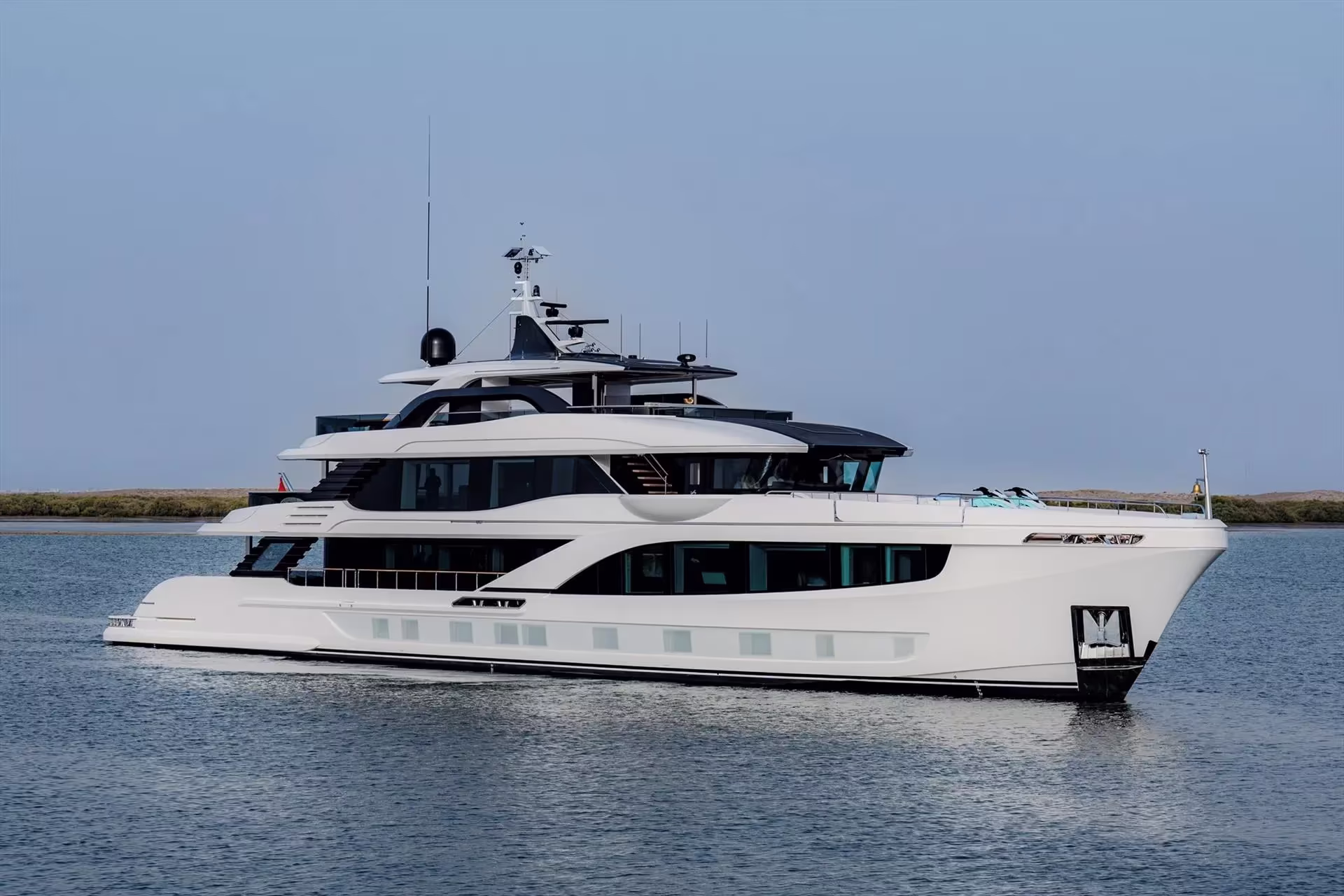 Le Majesty 145 de Gulf Craft fait route vers l’Europe avant ses débuts en 2027 - Actualités nautiques - Actualité nautique