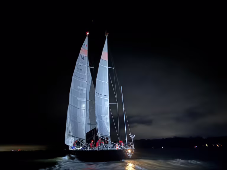 ¡Pen Duick VI triunfa en la McIntyre Ocean Globe Race! - Regatas - Actualidad náutica